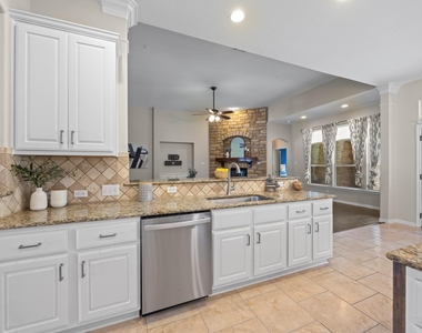 1303 Quiet Creek Dr - Photo Thumbnail 9