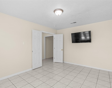10606 Beckfield Drive - Photo Thumbnail 7