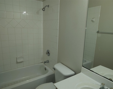 2206 S Bagdad Rd - Photo Thumbnail 7