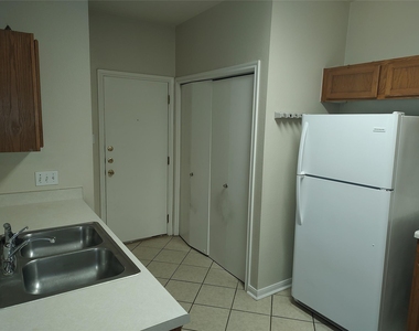 2206 S Bagdad Rd - Photo Thumbnail 4