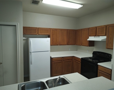 2206 S Bagdad Rd - Photo Thumbnail 3