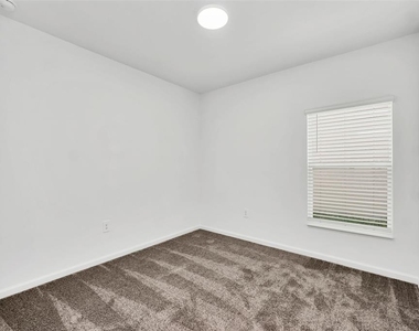 243 Hayley Street - Photo Thumbnail 20