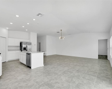 243 Hayley Street - Photo Thumbnail 8