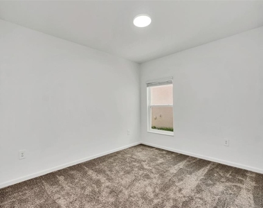 243 Hayley Street - Photo Thumbnail 18