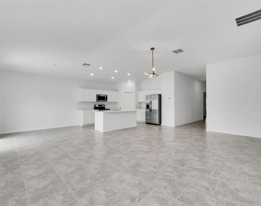 243 Hayley Street - Photo Thumbnail 4