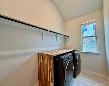 191 Goshen Dr - Photo Thumbnail 13
