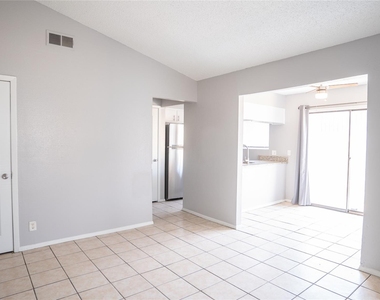 3003 Parker Ln - Photo Thumbnail 6