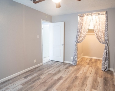 3003 Parker Ln - Photo Thumbnail 13