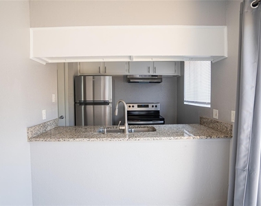 3003 Parker Ln - Photo Thumbnail 3