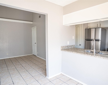 3003 Parker Ln - Photo Thumbnail 1