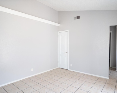 3003 Parker Ln - Photo Thumbnail 8