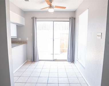 3003 Parker Ln - Photo Thumbnail 4