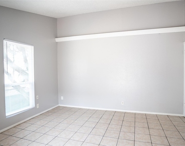 3003 Parker Ln - Photo Thumbnail 7