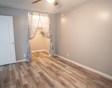 3003 Parker Ln - Photo Thumbnail 12