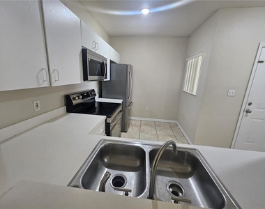 13216 Villa Vista Drive - Photo Thumbnail 10