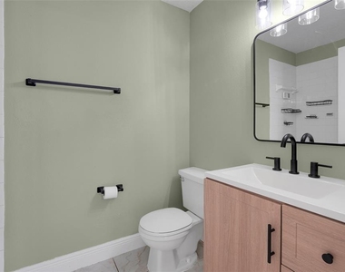 810 Valnera Court - Photo Thumbnail 14