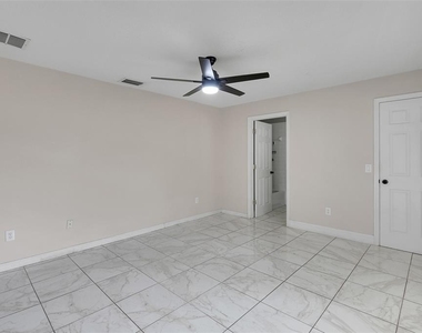 810 Valnera Court - Photo Thumbnail 12
