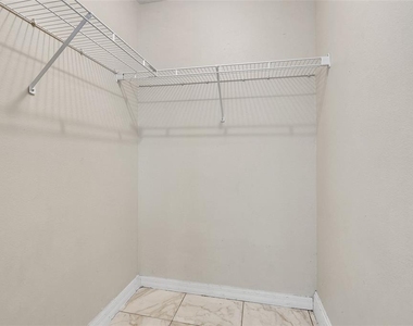 810 Valnera Court - Photo Thumbnail 16