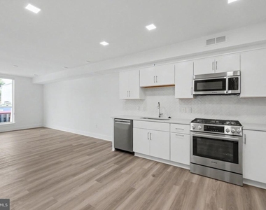 701 N Henry Street - Photo Thumbnail 26