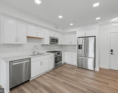 701 N Henry Street - Photo Thumbnail 31