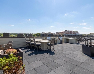 701 N Henry Street - Photo Thumbnail 50