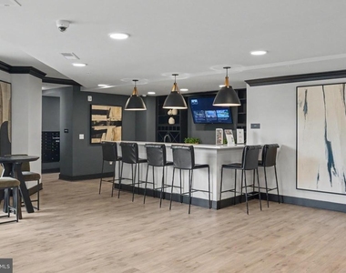 701 N Henry Street - Photo Thumbnail 13