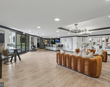 701 N Henry Street - Photo Thumbnail 12