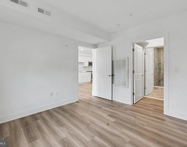 701 N Henry Street - Photo Thumbnail 41