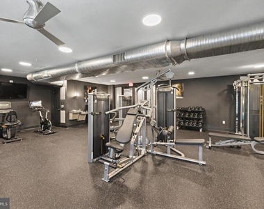 701 N Henry Street - Photo Thumbnail 19