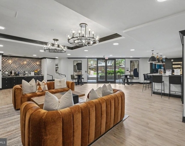 701 N Henry Street - Photo Thumbnail 7
