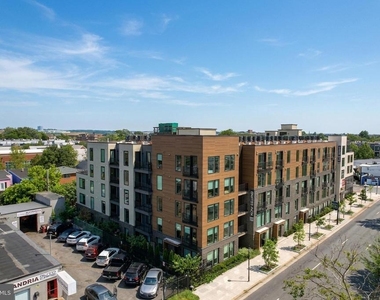 701 N Henry Street - Photo Thumbnail 2