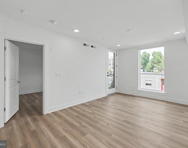 701 N Henry Street - Photo Thumbnail 35
