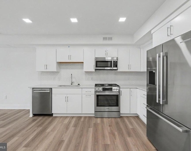 701 N Henry Street - Photo Thumbnail 32