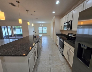 2246 Waukegan Drive - Photo Thumbnail 7