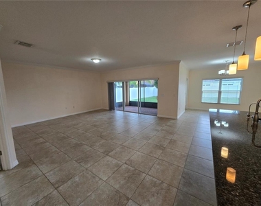 2246 Waukegan Drive - Photo Thumbnail 12