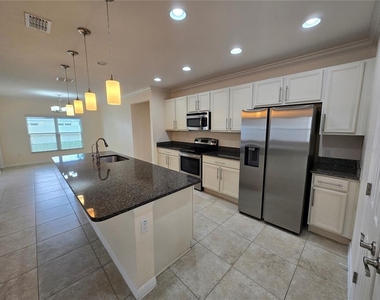 2246 Waukegan Drive - Photo Thumbnail 6