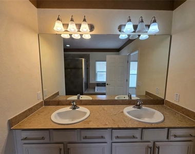 2246 Waukegan Drive - Photo Thumbnail 18