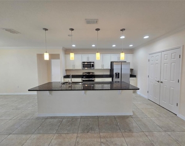 2246 Waukegan Drive - Photo Thumbnail 4