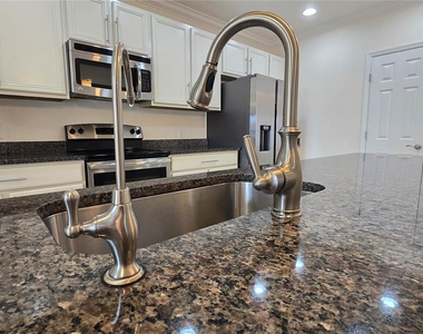 2246 Waukegan Drive - Photo Thumbnail 8