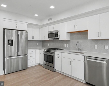 701 N Henry Street - Photo Thumbnail 26