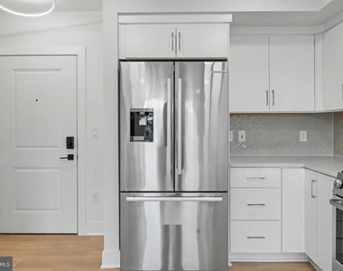 701 N Henry Street - Photo Thumbnail 28