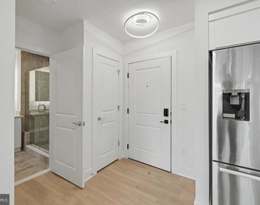 701 N Henry Street - Photo Thumbnail 21