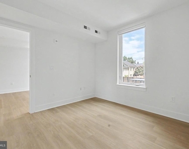 701 N Henry Street - Photo Thumbnail 35