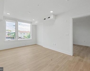 701 N Henry Street - Photo Thumbnail 34