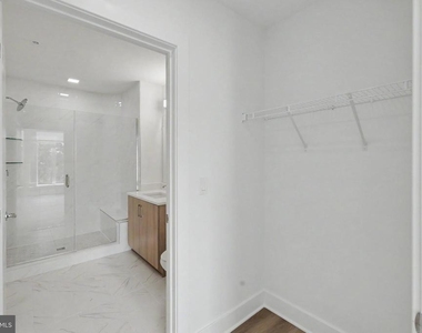 701 N Henry Street - Photo Thumbnail 33