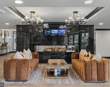 701 N Henry Street - Photo Thumbnail 7
