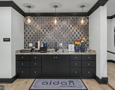 701 N Henry Street - Photo Thumbnail 9