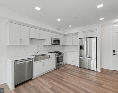 701 N Henry Street - Photo Thumbnail 18