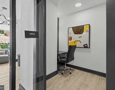 701 N Henry Street - Photo Thumbnail 13