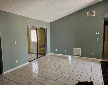 102 Whitehall Way - Photo Thumbnail 13